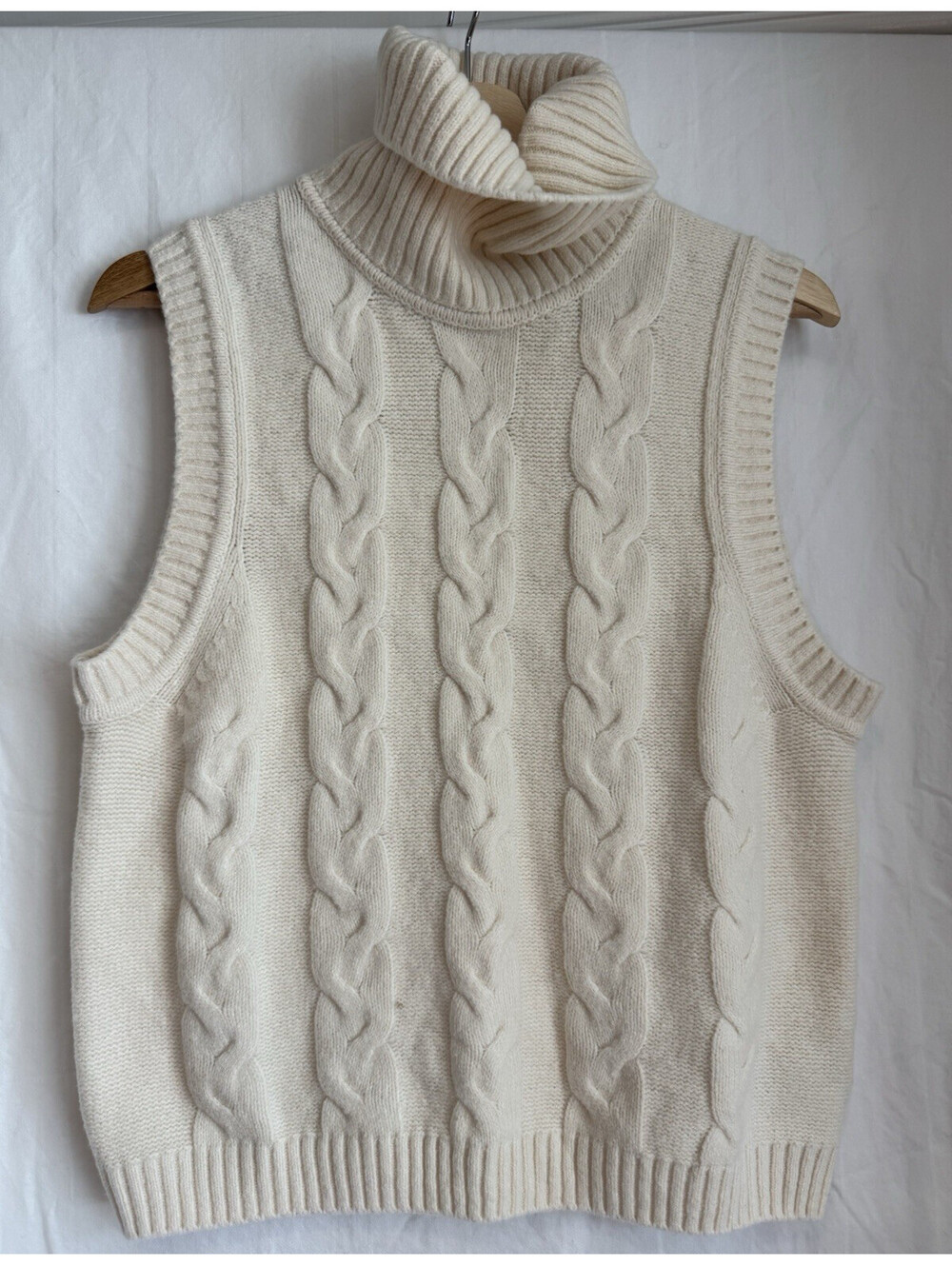 Gap Ivory Cable-Cashsoft Turtleneck Sleeveless Sweater mock neck Women’s Size M
